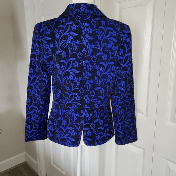 Beautiful suit jacket - Picture 2 of 5